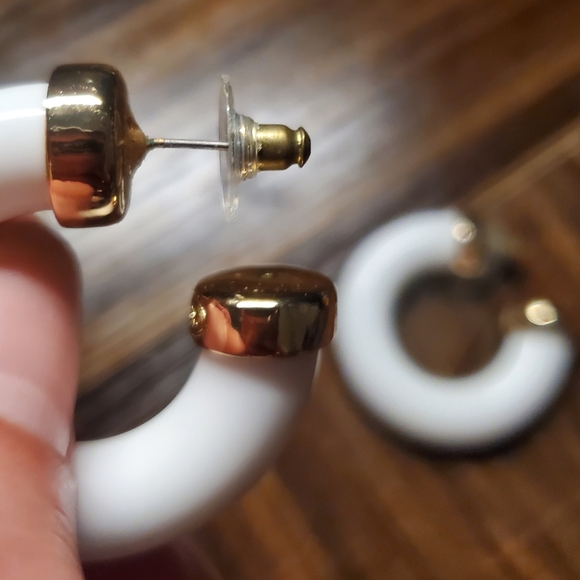 Ivory Classic Retro Hoop Earrings - Picture 3 of 5